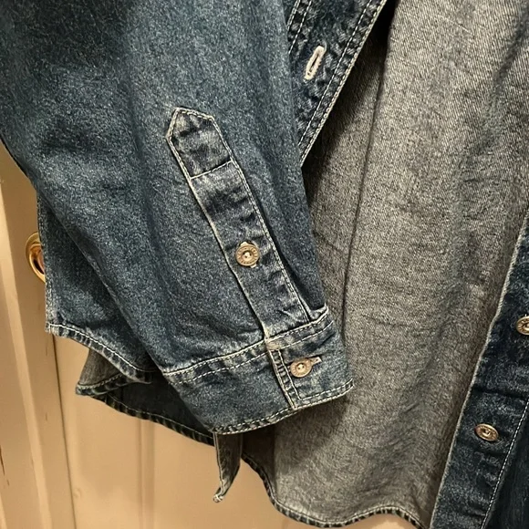 Levi’s Women’s red tag button down denim shirt size Large - Picture 9 of 16